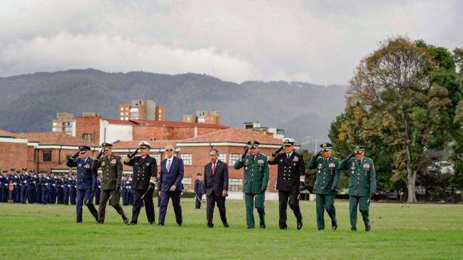 Almirante Francisco Hernando Cubides Granados, asume el mando de las Fuerzas Militares de Colombia.