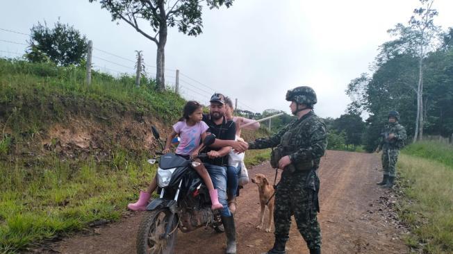 Patrullaje del Ejército en Puerto Concordia, Meta.