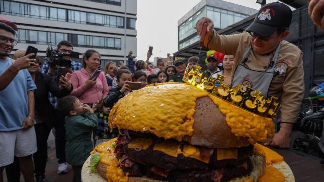 La hamburguesa más grande de Colombia.