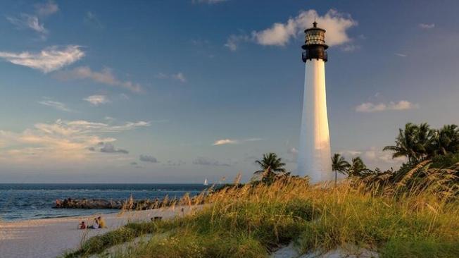 El gran faro en la playa de Florida