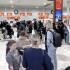 Pasajeros de Jetstar esperan mientras los quioscos de facturación están cerrados debido a una interrupción global de TI en el aeropuerto de Gold Coast en Bilinga, Australia, el 19 de julio de 2024.