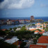 Vista del centro de Willemstad, capital de Curazao, desde el Puente Reina Juliana, el más alto de toda la isla.