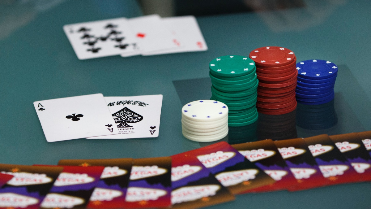How to Play Online Poker (and How It’s Different from Live Poker) Image