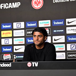 Eintracht Frankfurt: DAS steckt hinter Mo Dahouds viraler PK!