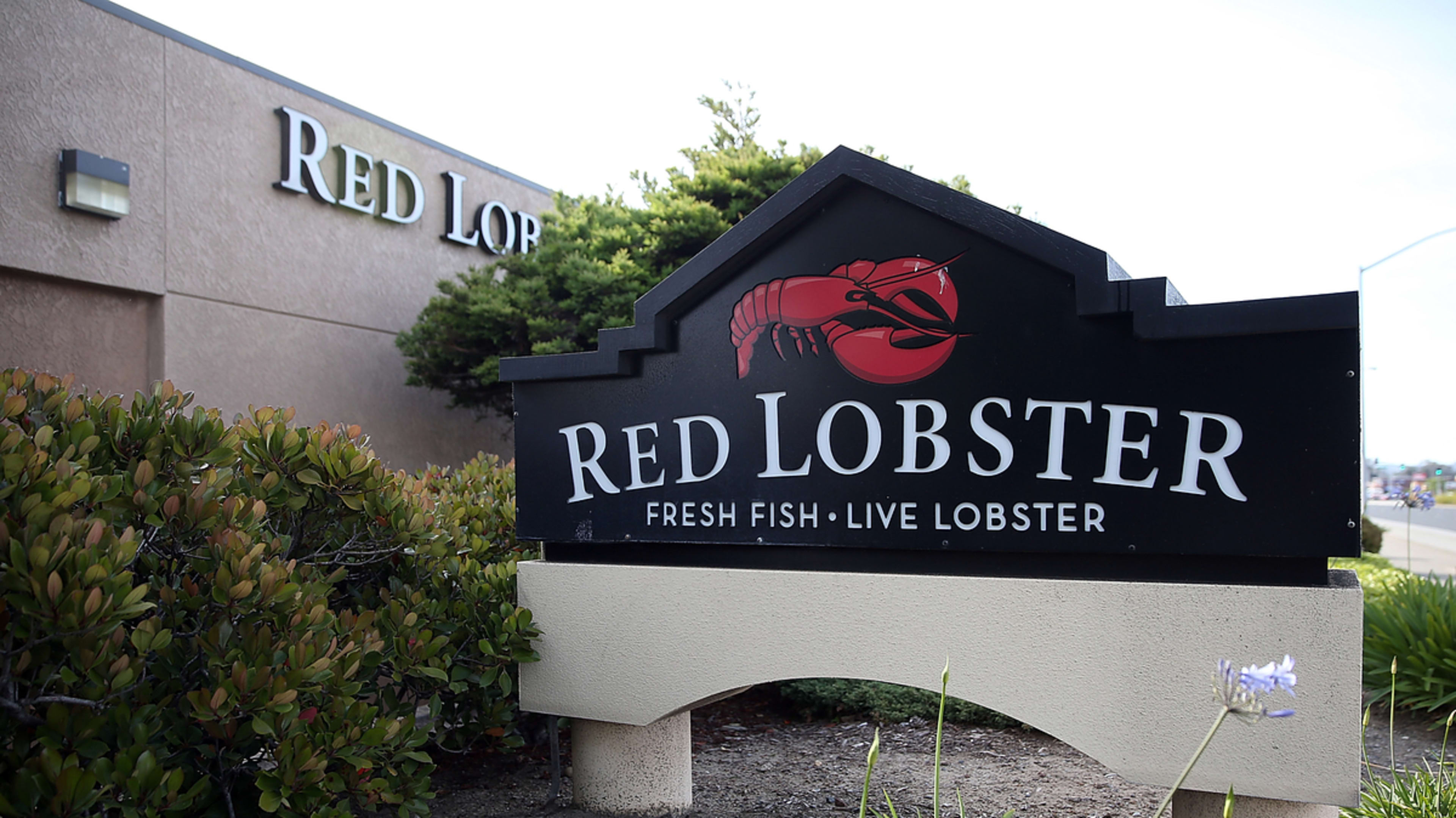 Red Lobster restaurant sign featuring a lobster graphic and text: "Fresh Fish - Live Lobster."