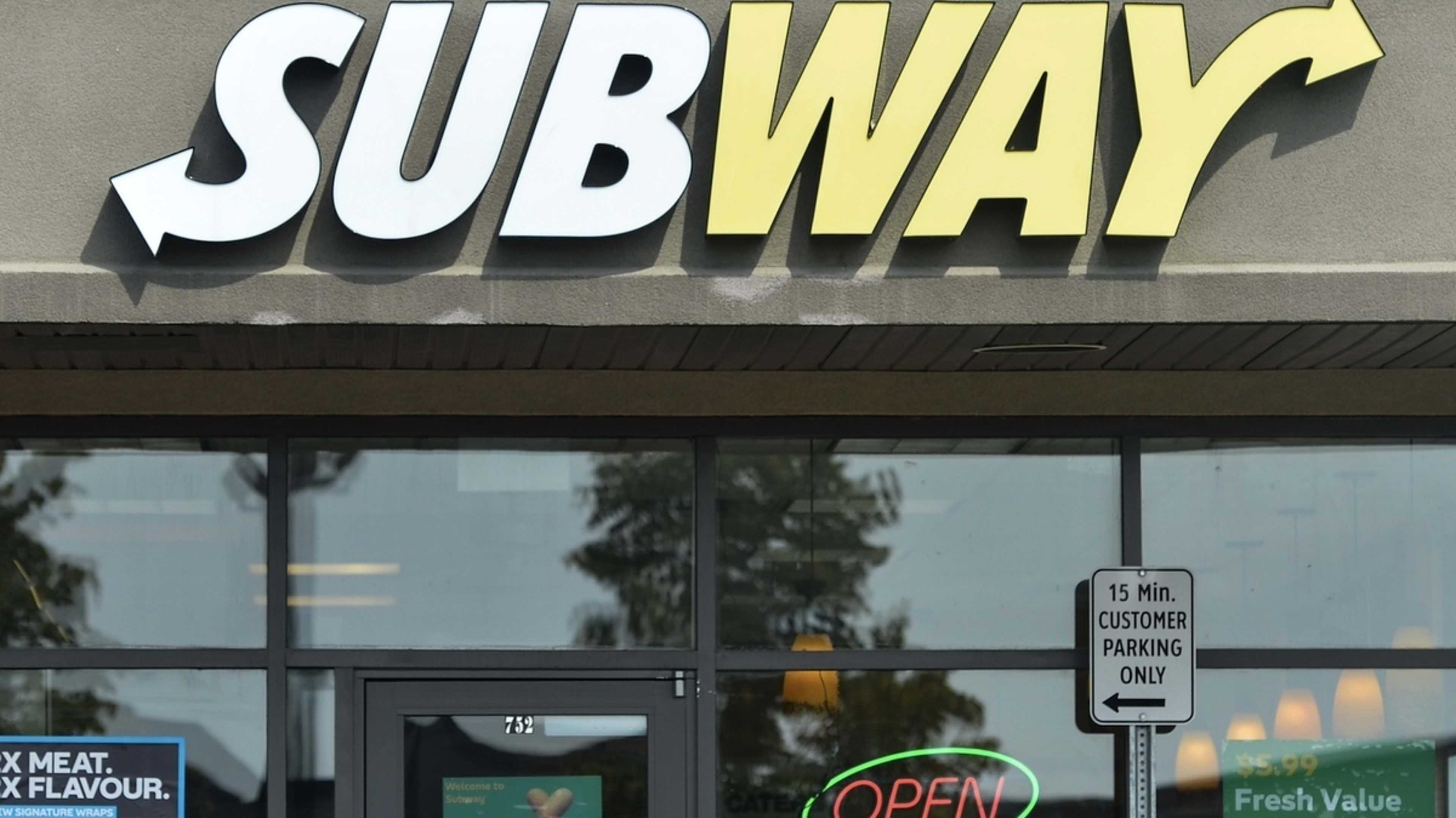 Florida Man Charged With Battery After Throwing Subway Sandwich at Employee