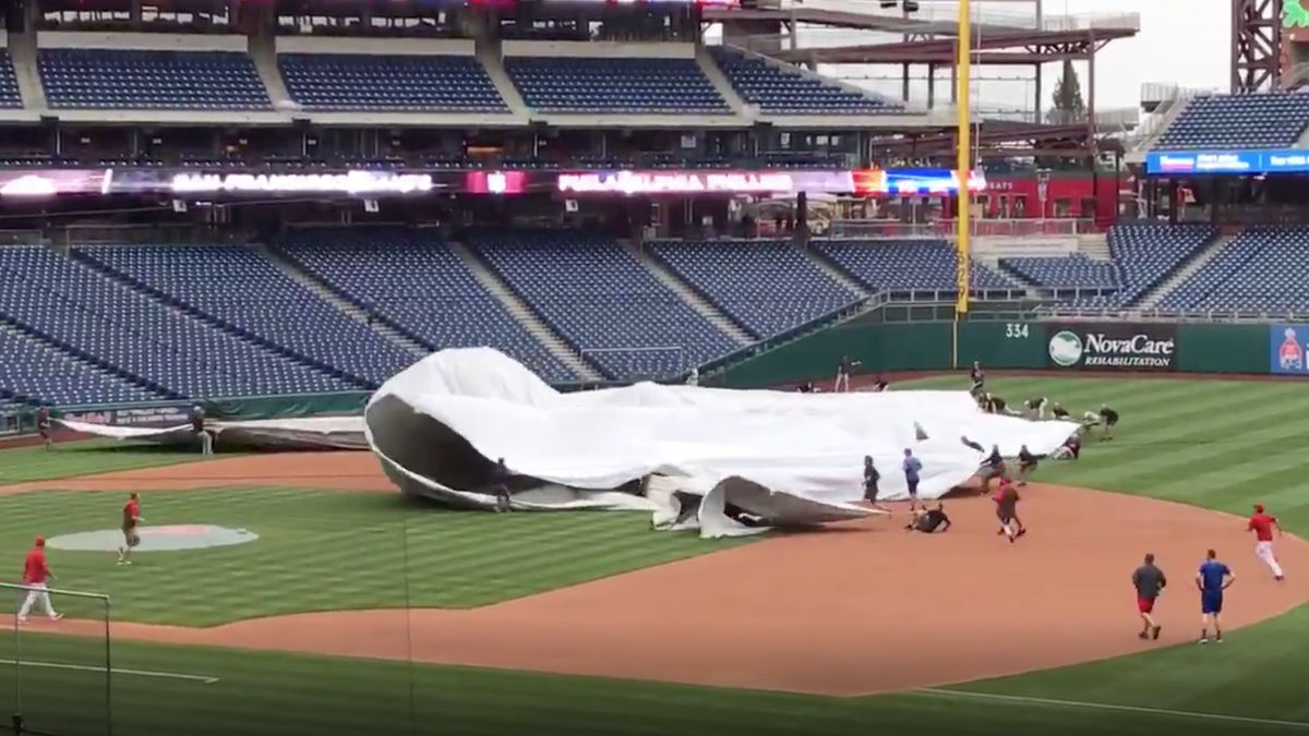 The Giants And Phillies Become Model Of Teamwork And Selflessness While Fighting Wind-Blown Tarp Together