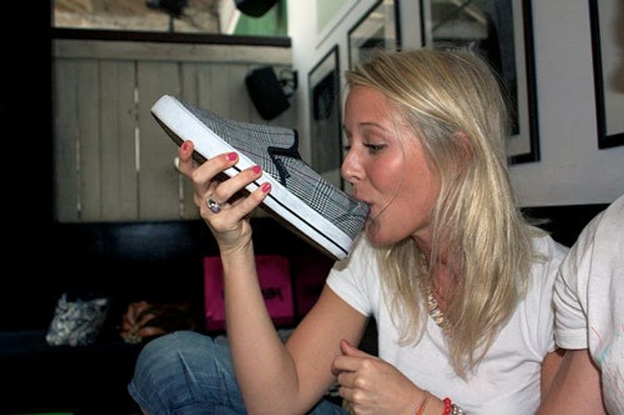 Mountain <em>Ew</em>!: High School Softball Coach Makes Players Drink Soda From a Shoe