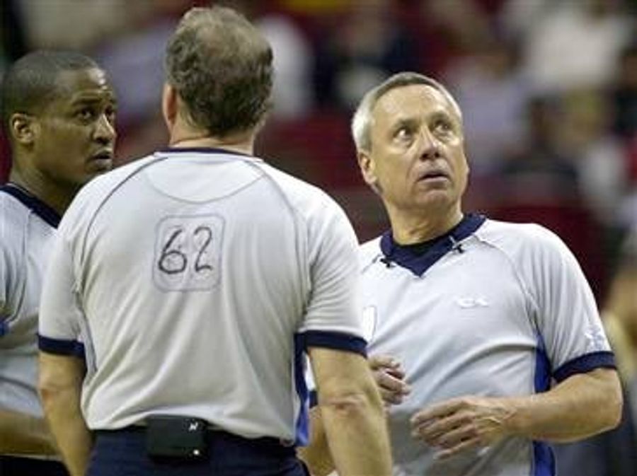 Fired NBA Refs At Head Of Line To Join The Scabs