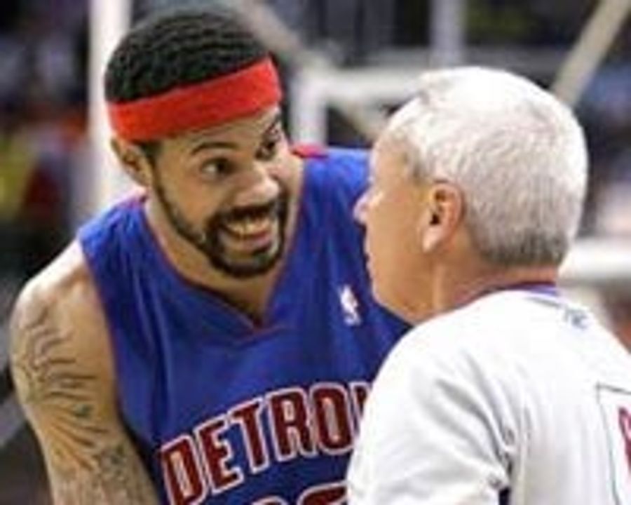 Rasheed Wallace Goes Christmas Caroling