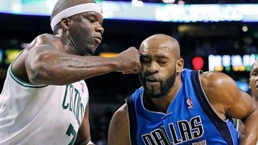 Jermaine O&#39;Neal&#39;s Right Fist Was His Best Defense Against Vince Carter