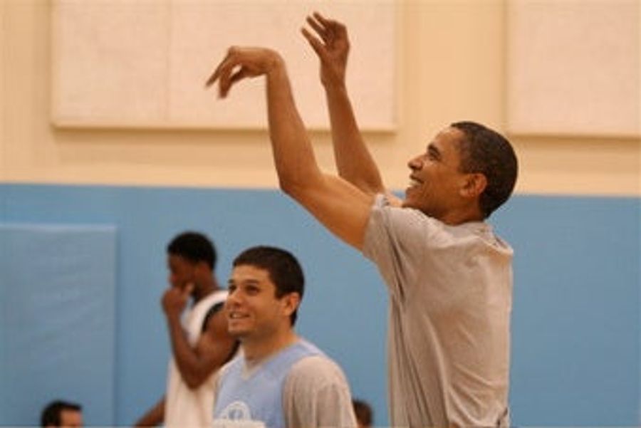 Obama&#39;s 20-Something Staffers Wind Down With Softball And Beer Pong, Like Every Other 20-Something