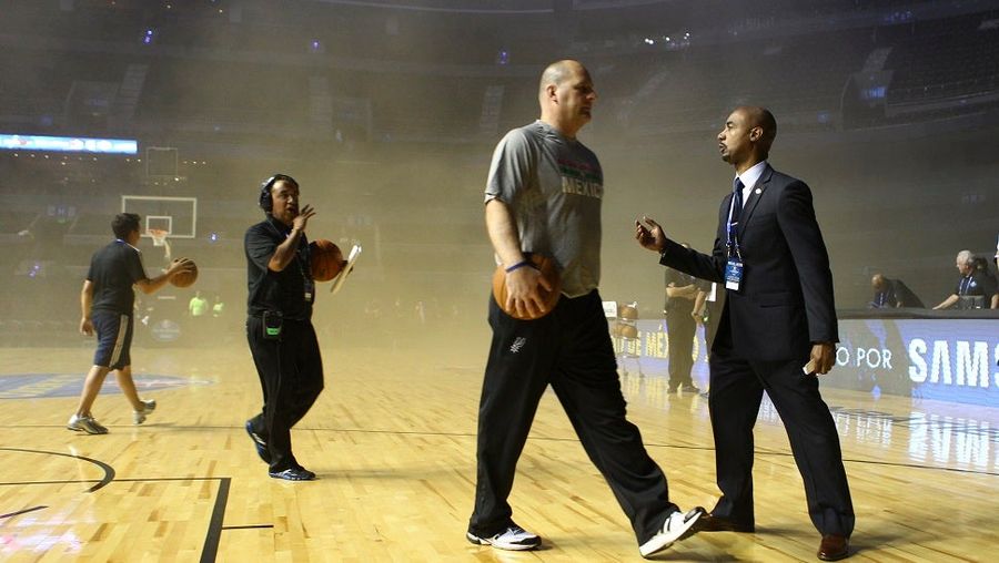 Here&#39;s The Smoky Arena Before The Wolves-Spurs Game