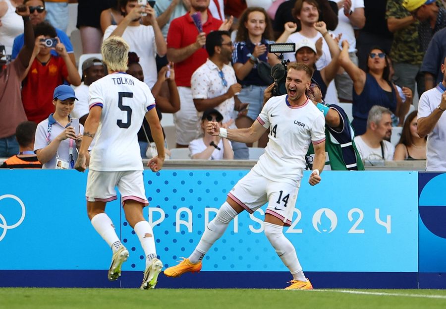 U.S. men's soccer blanks Guinea, into Olympic quarters for first time since 2000