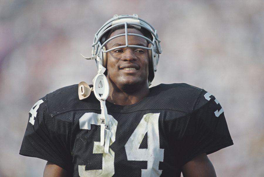 Bo Jackson wins $21 million suit against niece, nephew who tried to extort him