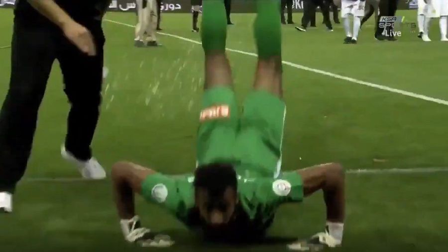 Saudi Arabian Keeper Trolls Fans With The Worm, Gets Pelted With Bottles And A Shoe