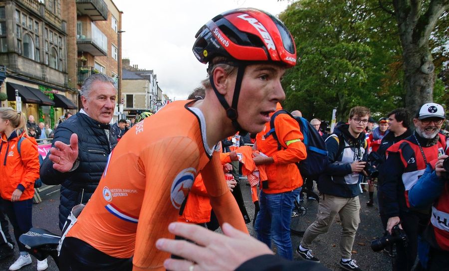 Heroic Cycling World Champion Wins After Fixing His Own Dislocated Shoulder, Only For Officials To DQ Him Over Bullshit Rule Violation