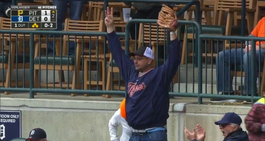 This Tigers Fan Caught Five Foul Balls Today