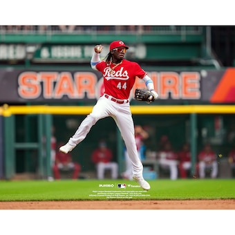 Elly De La Cruz Cincinnati Reds Unsigned Jump Throw Photograph