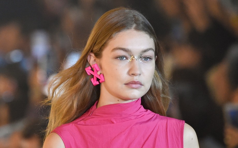 Tendenza moda fluo e look al neon anche per l'inverno 2020