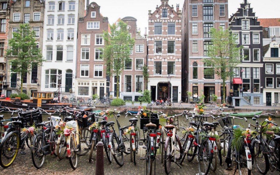 'Floral Vandals' Take To the Streets Of Amsterdam To Mark The Opening Of Kimpton De Witt Hotel