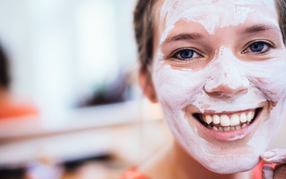 Maschera viso idratante fatta in casa: 3 ricette da provare