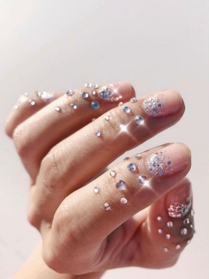 10 manicure con i glitter per Capodanno