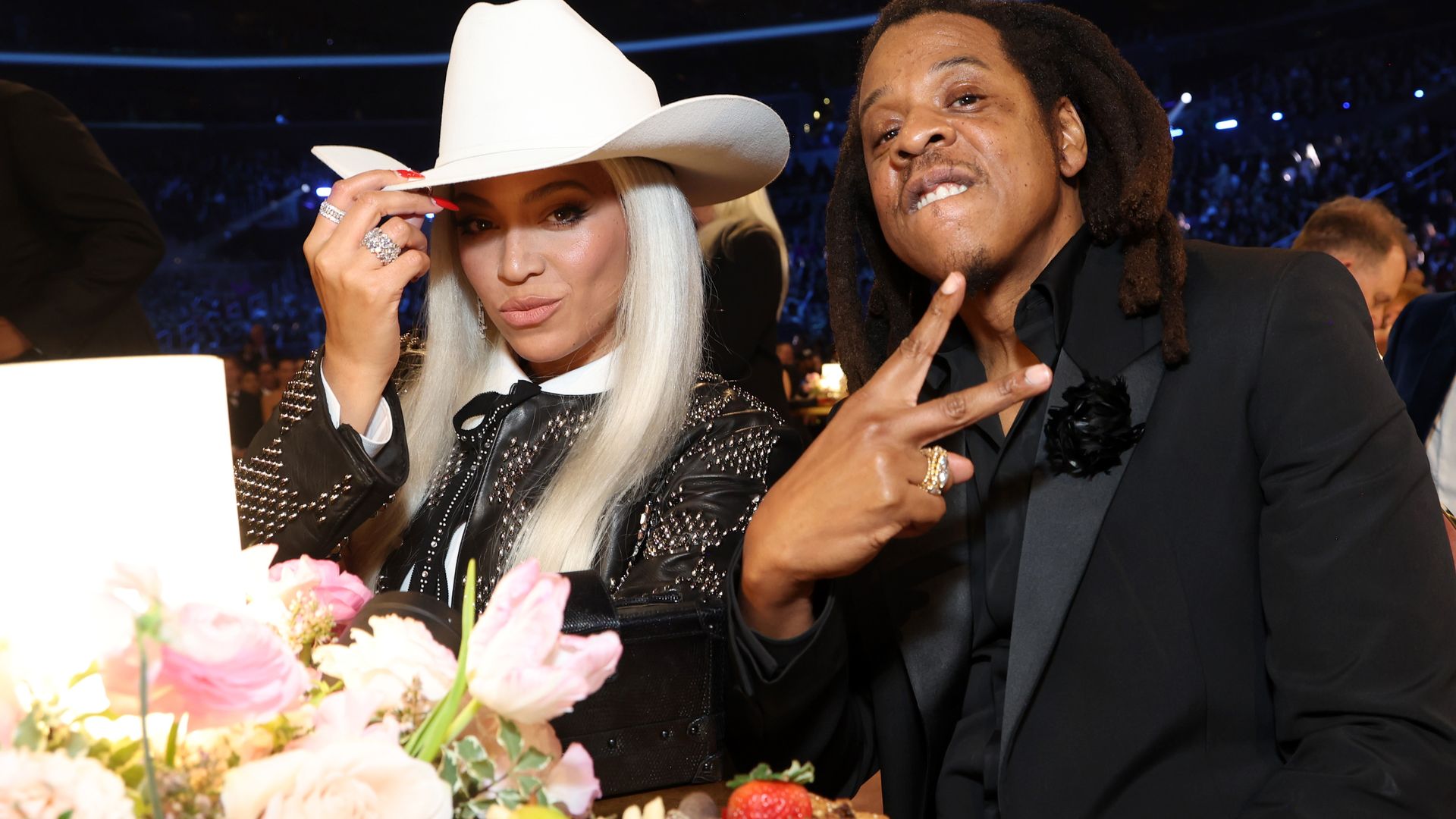 Beyonce and Jay-z posing for a photo