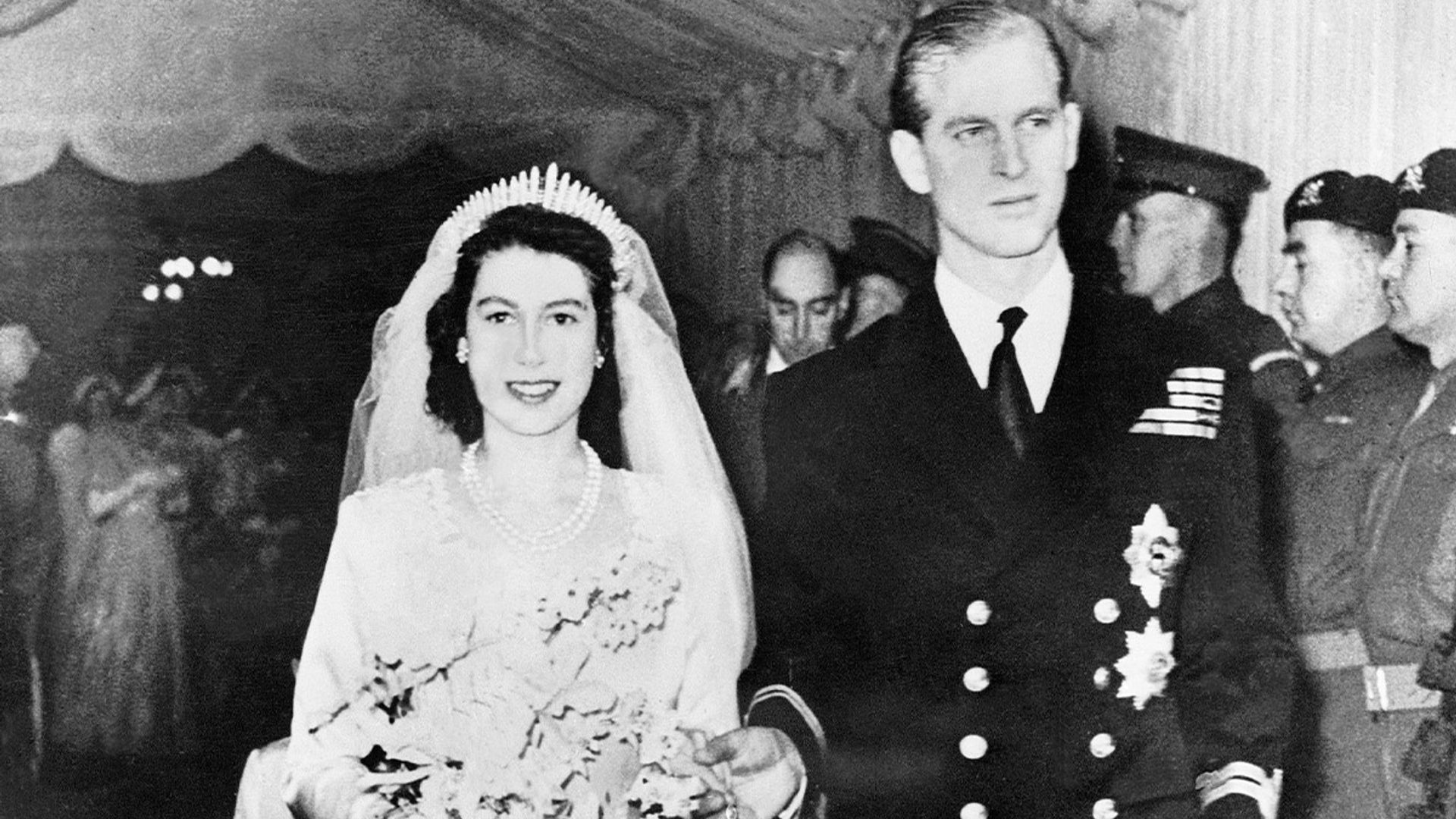 queen wedding photos