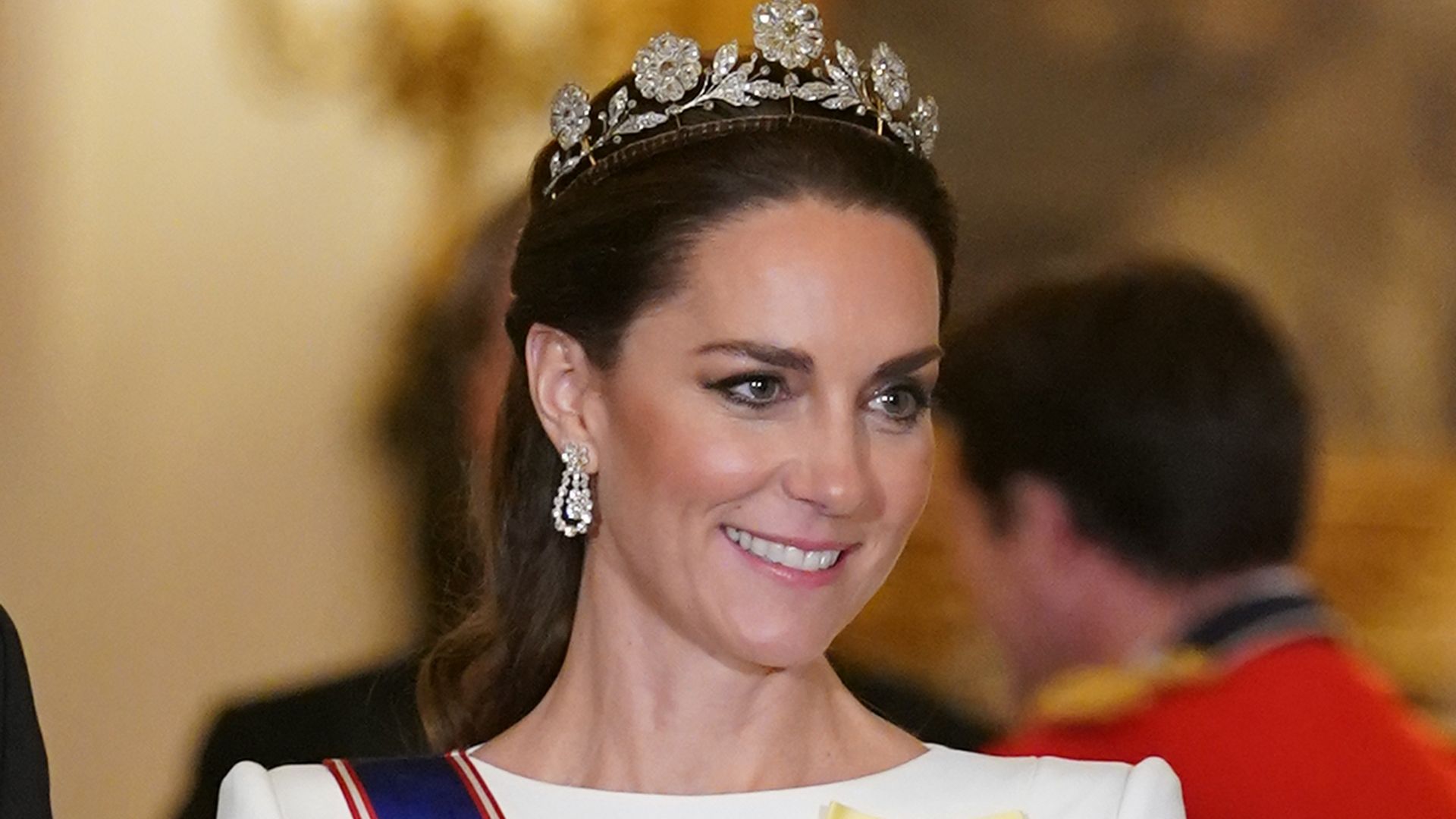 LONDON, ENGLAND - NOVEMBER 21:  Prince William, Prince of Wales and Catherine, Princess of Wales attend the State Banquet at Buckingham Palace on November 21, 2023 in London, England. King Charles is hosting Korean President Yoon Suk Yeol and his wife Kim Keon Hee on a state visit from November 21-23. It is the second incoming state visit hosted by the King during his reign. (Photo by Yui Mok-WPA Pool/Getty Images)