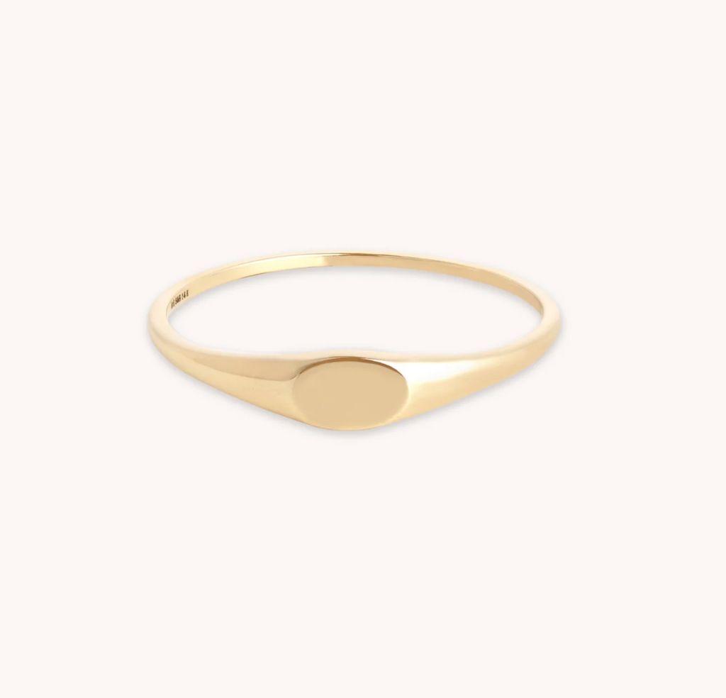 astrid & myu signet ring