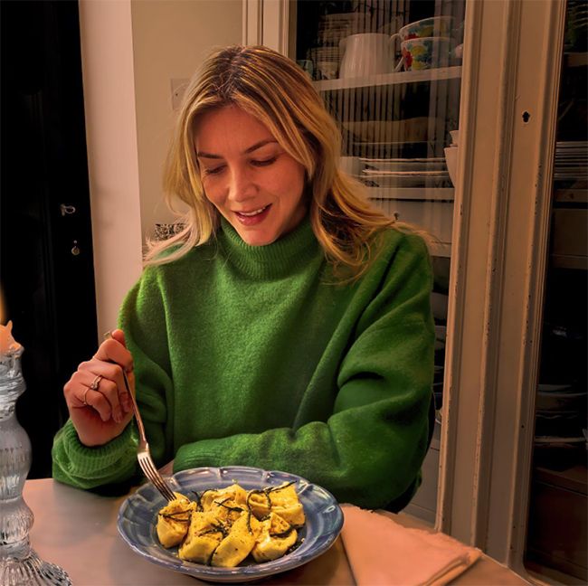 lisa faulkner green jumper