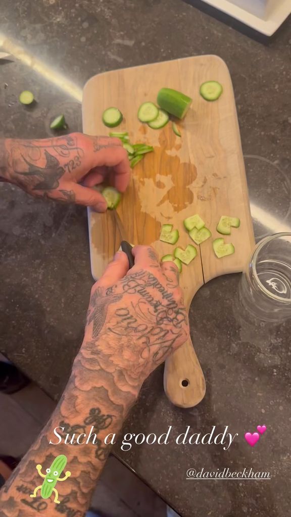 David cut hearts into his daughter's cucumber