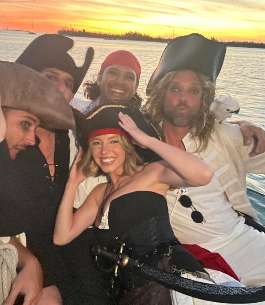 sydney sweeney pirate costume