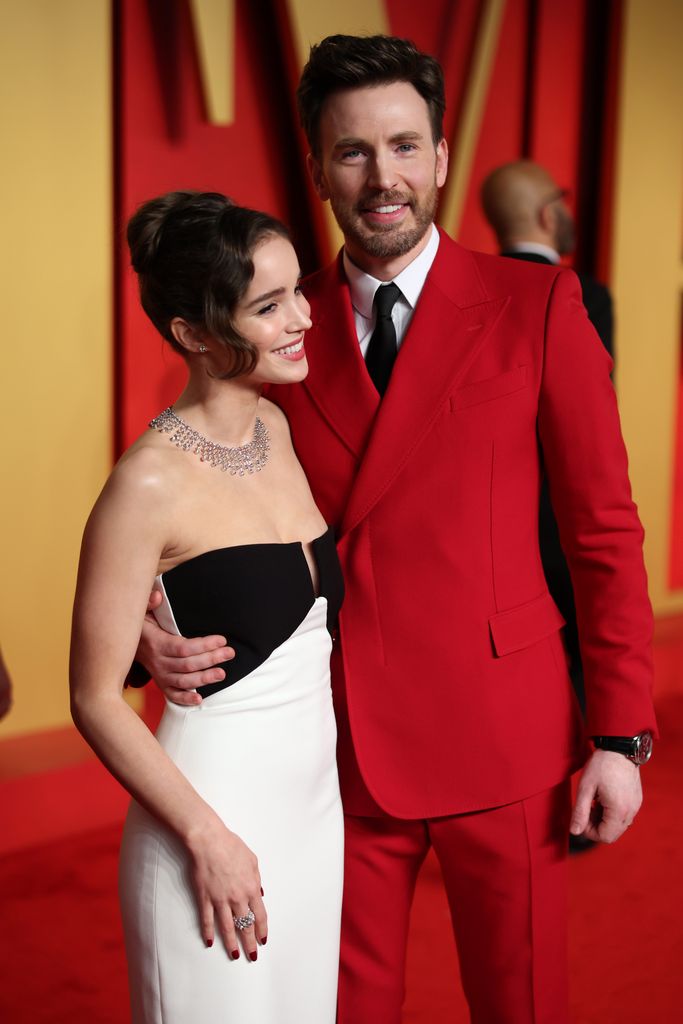 Alba Baptista and Chris Evans attend the 2024 Vanity Fair Oscar Party Hosted By Radhika Jones at Wallis Annenberg Center for the Performing Arts on March 10, 2024 in Beverly Hills, California