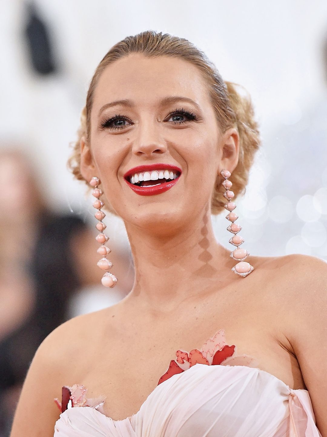 Blake Lively attends the "Manus x Machina: Fashion In An Age Of Technology" Costume Institute Gala at Metropolitan Museum of Art on May 2, 2016