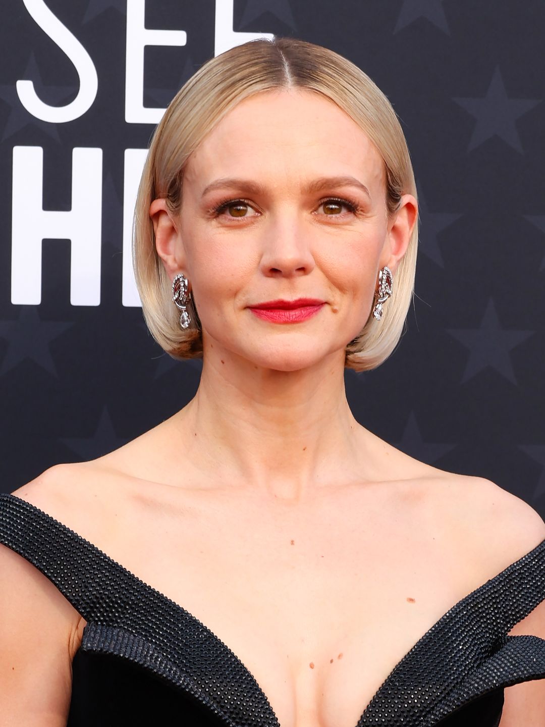 SANTA MONICA, CALIFORNIA - JANUARY 14: Carey Mulligan attends the 29th Annual Critics Choice Awards at Barker Hangar on January 14, 2024 in Santa Monica, California. (Photo by Matt Winkelmeyer/Getty Images for Critics Choice Association)