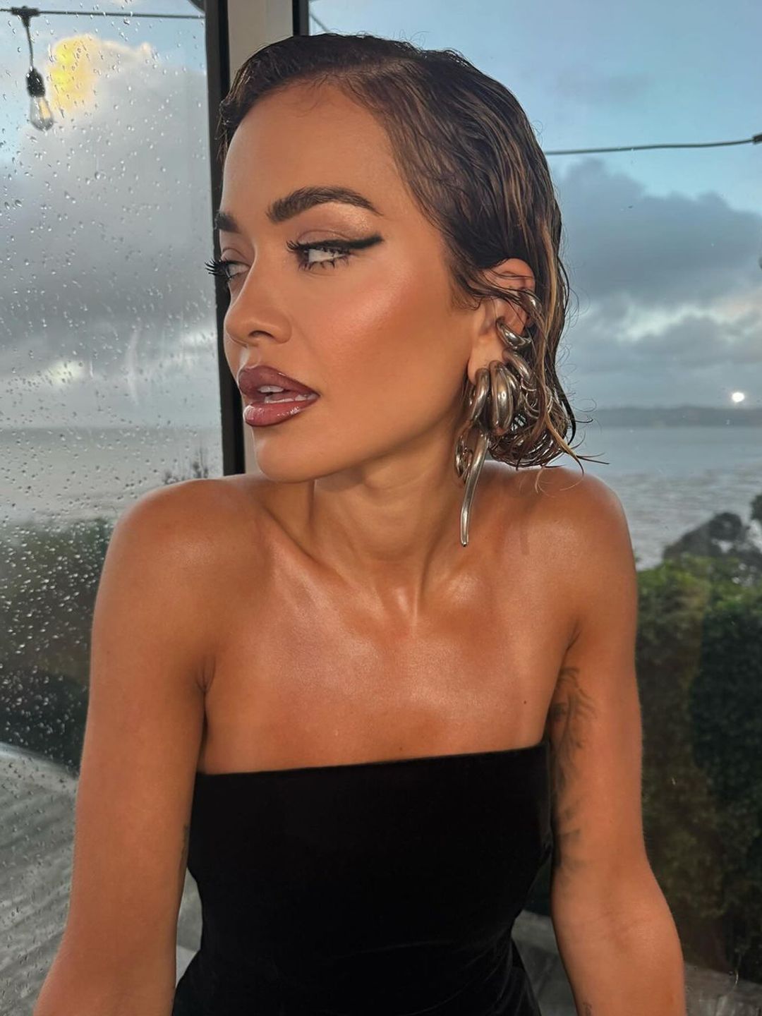 Rita Ora with a wet-look bob 