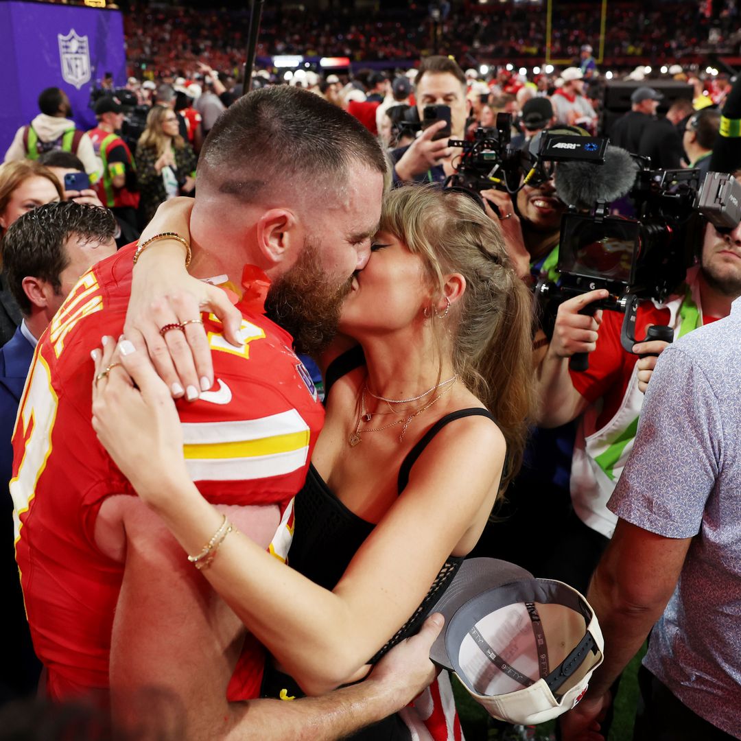 Taylor Swift and Travis Kelce kissing 