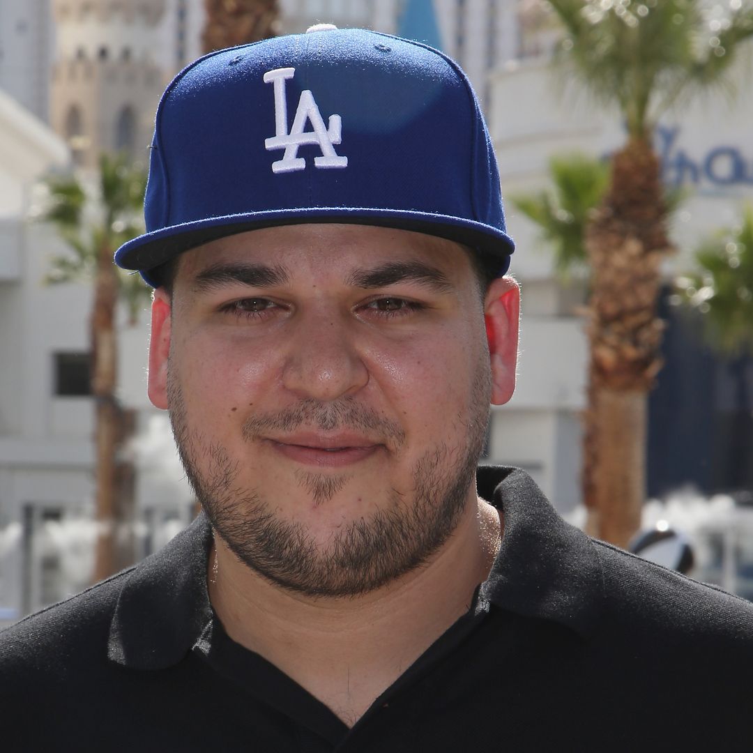 Rob Kardashian poses in swimming pool with famous family in must-see photo