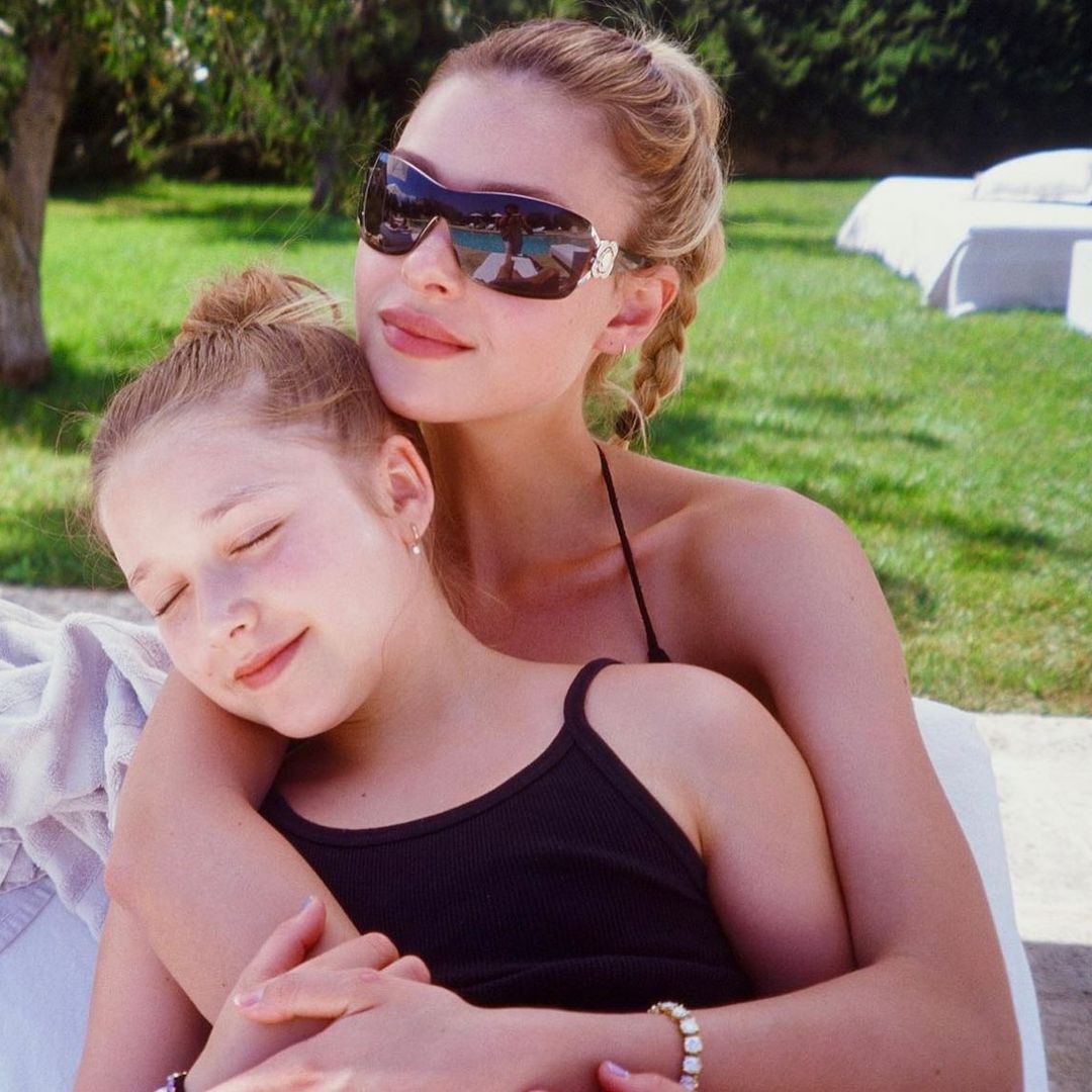 Harper Beckham practices her best pout alongside 'twin' Nicola Peltz