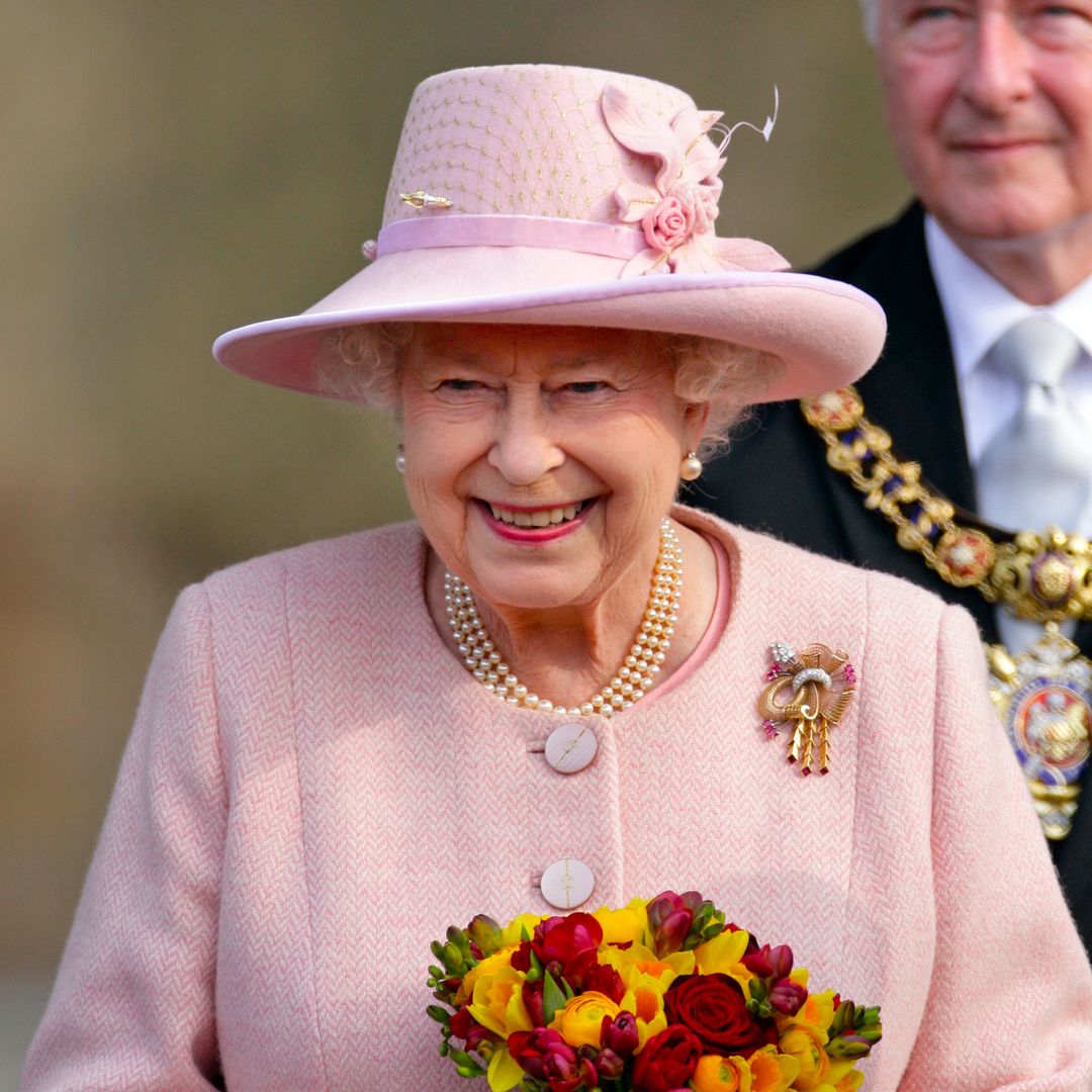 Royal wedding! Late Queen surprises speechless bride and groom in unearthed footage