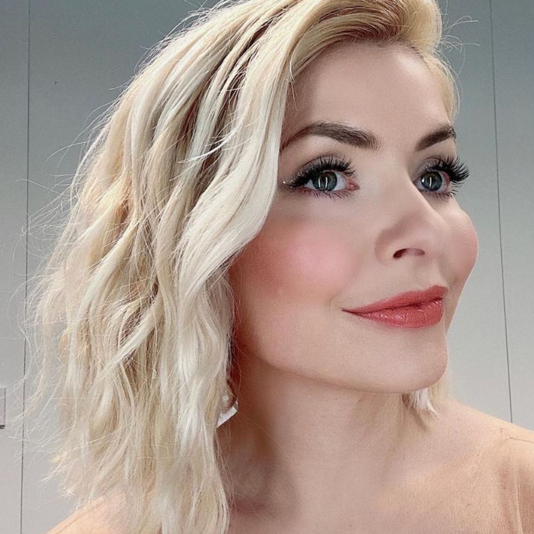 Holly Willoughby's favourite £7 mascara for super long lashes has just dropped in the Amazon sale