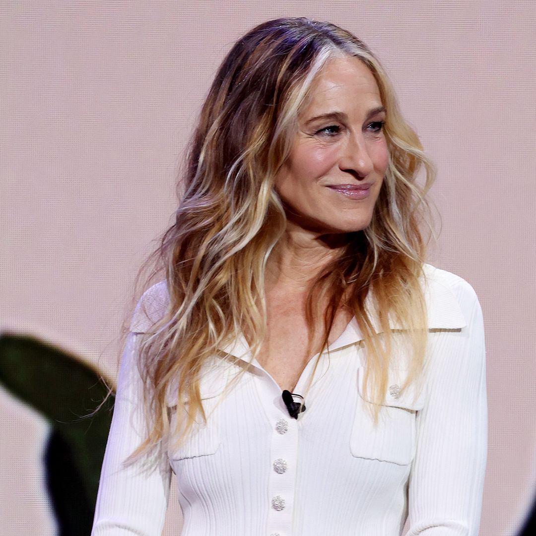 Sarah Jessica Parker is angelic in waist-defining look with killer heels