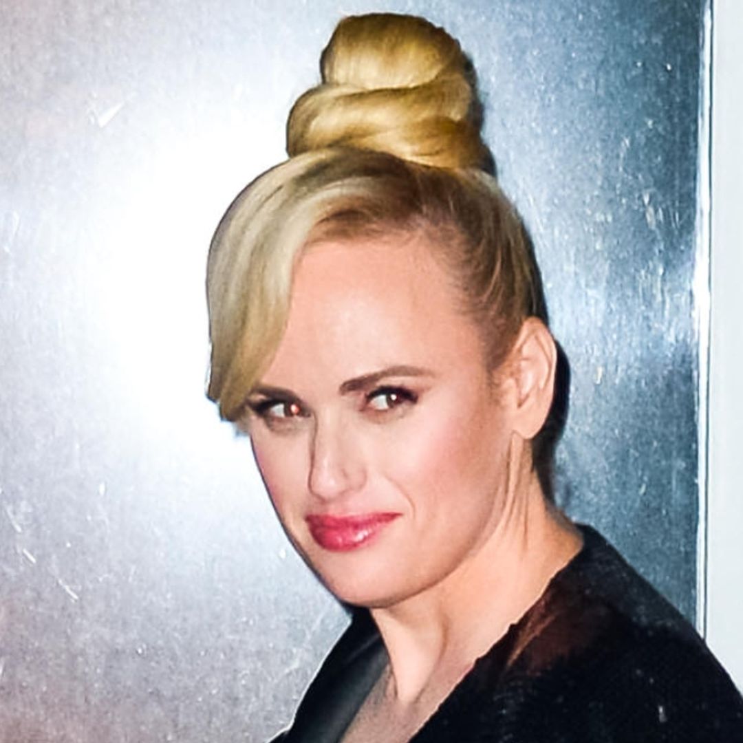 Rebel Wilson stuns in foamy bathtub photo