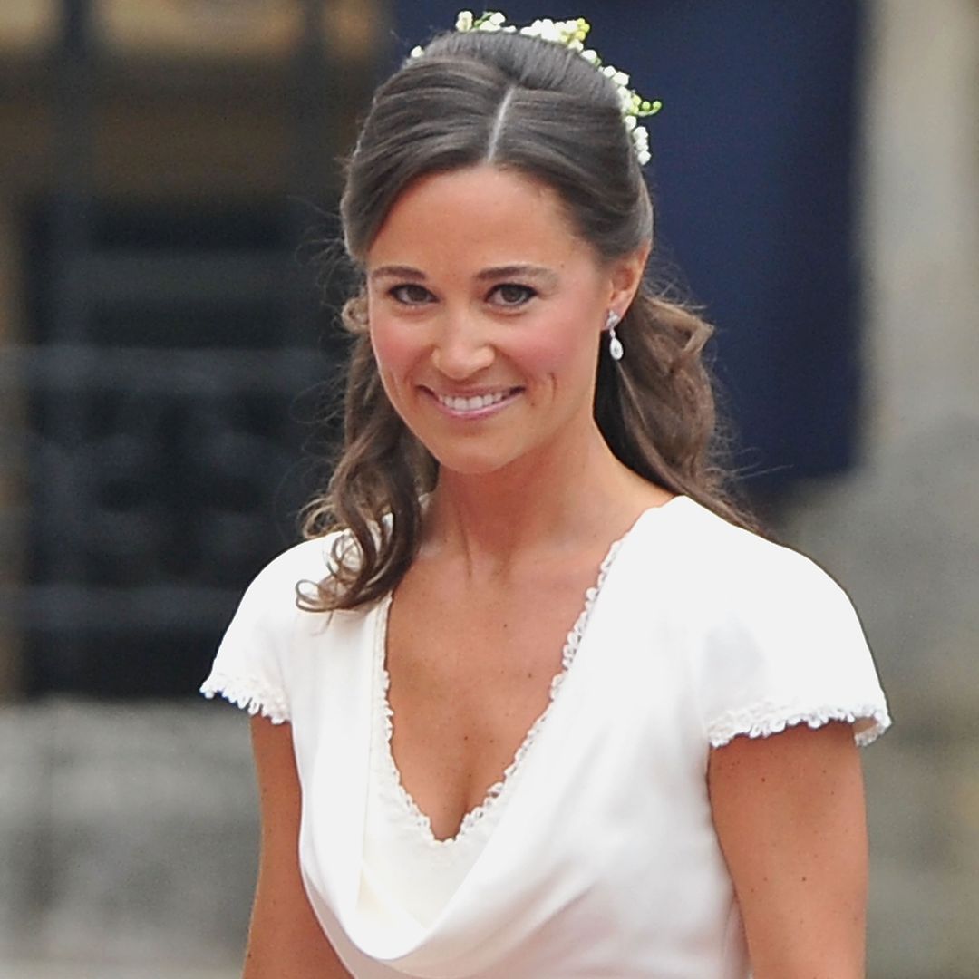 Princess Kate's bridesmaid Pippa's very deep royal wedding curtsy that went unnoticed