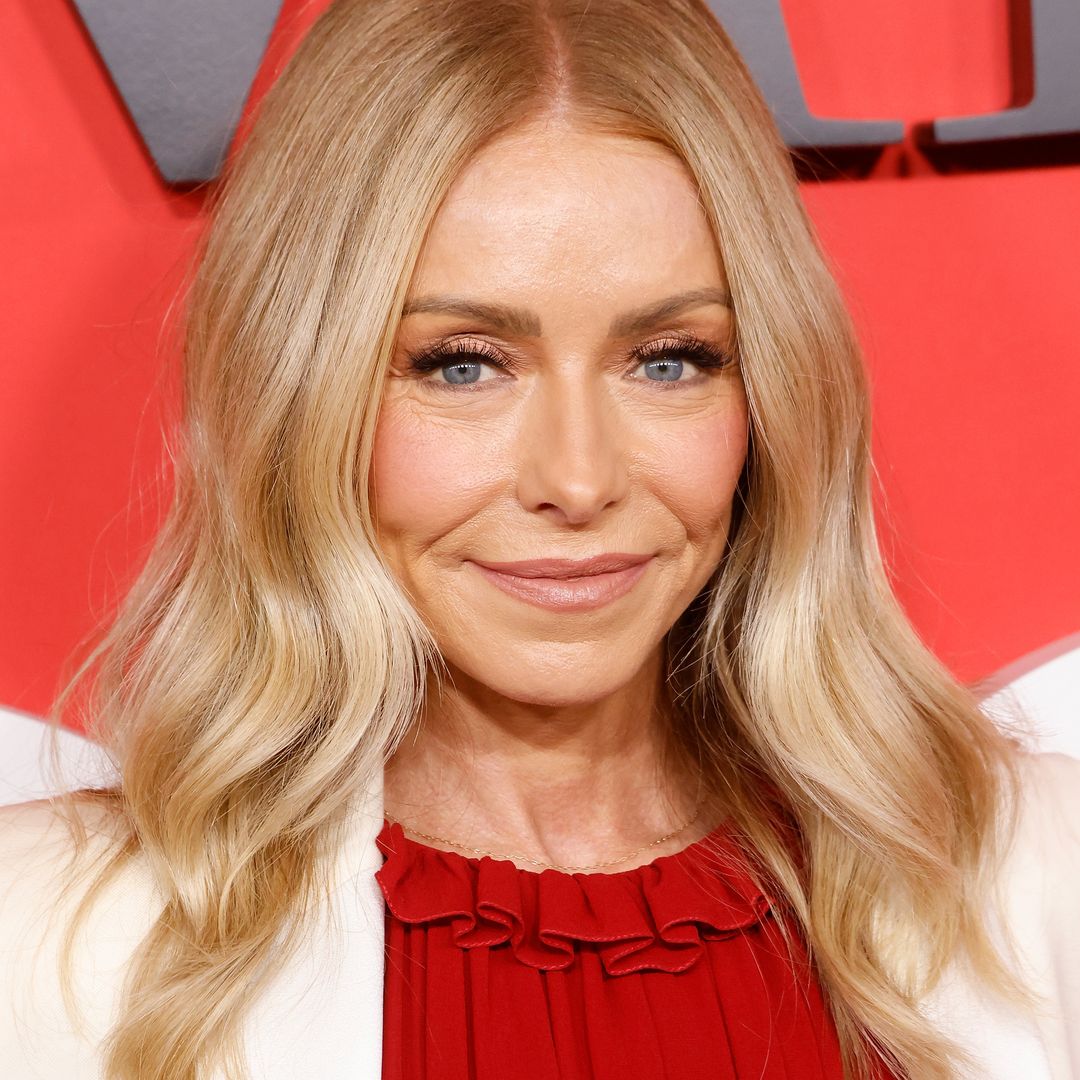 Kelly Ripa teases hair transformation as she returns to New York City