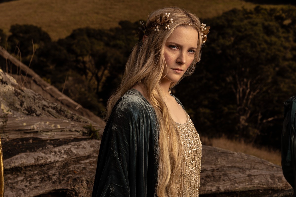 Morfydd Clark plays Galadriel in The Rings of Power