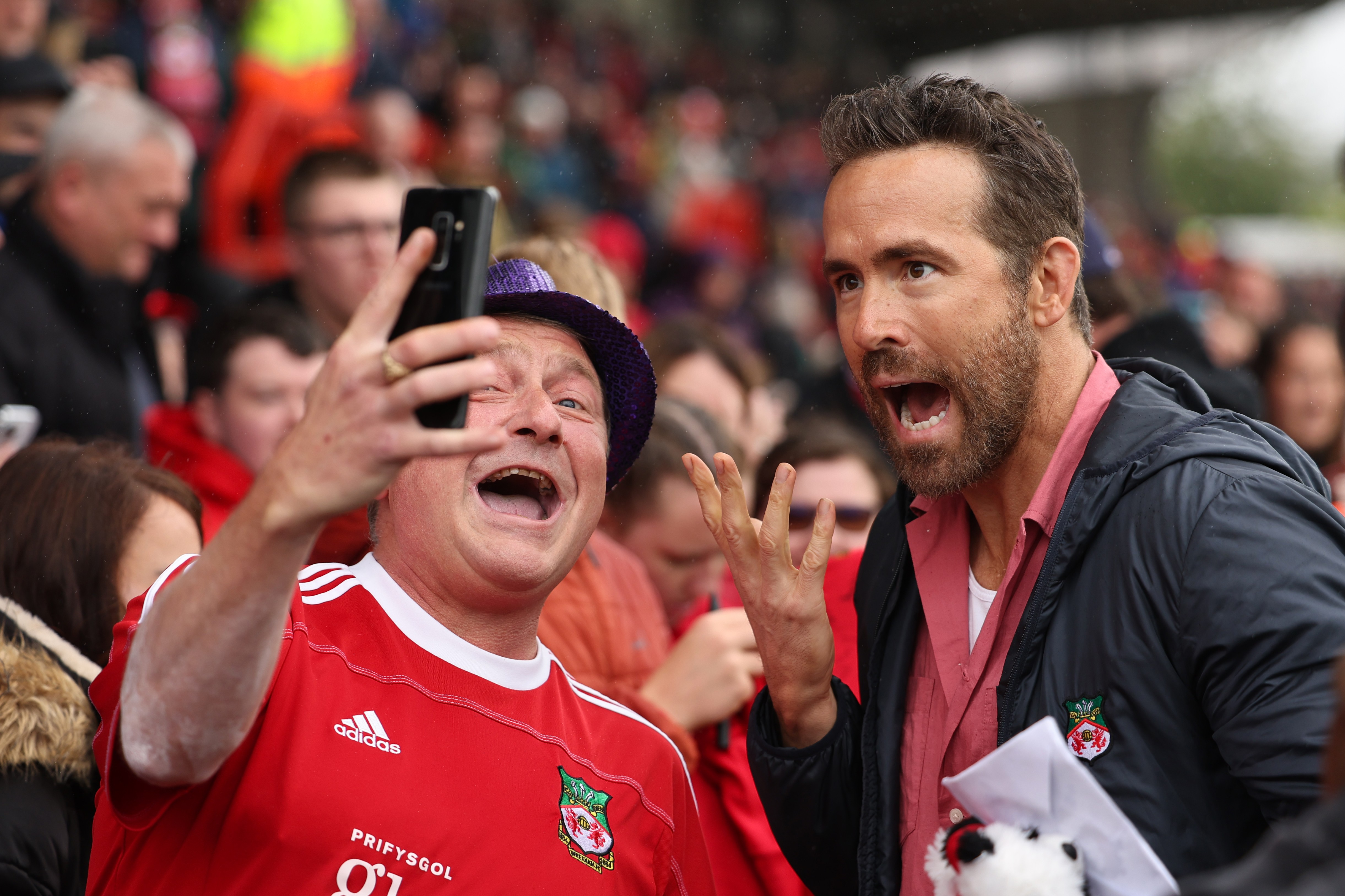 Ryan Reynolds taking a selfie with a Wrexham fan