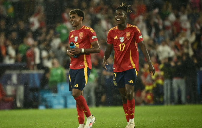 לאמין ימאל לצד ניקו וויליאמס נבחרת ספרד (צילום: GettyImages)